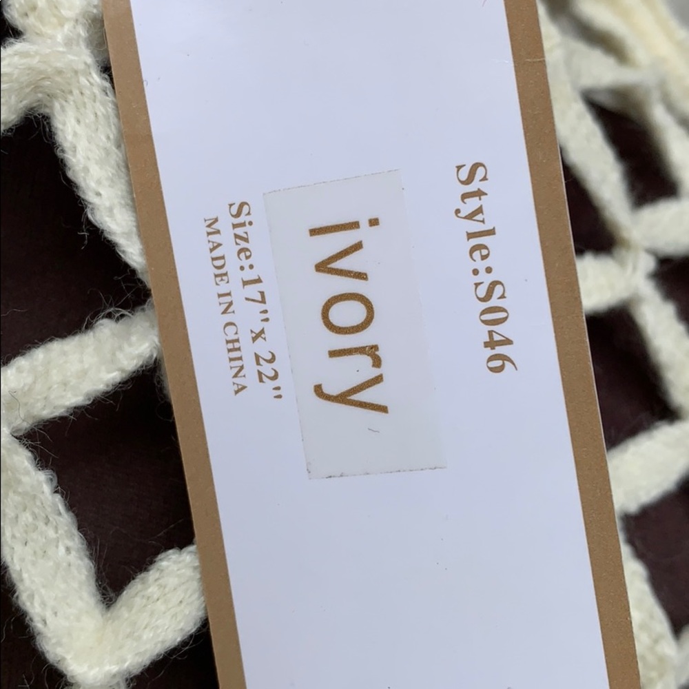 NWT Taleen Ivory Infinity Scarf. - Picture 8 of 10